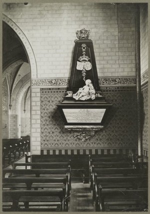 De graftombe van Graaf Oswald vd Berg, opname in vooroorlogse kerk