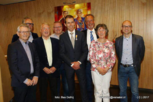 Het voltalligee bestuur én oud-bestuursleden Henk en Theo waren bij de lintjesregen aanwezig...