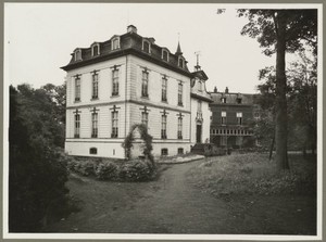 Begin 20e eeuw, rechts de eerste ziekenhuisvleugel.